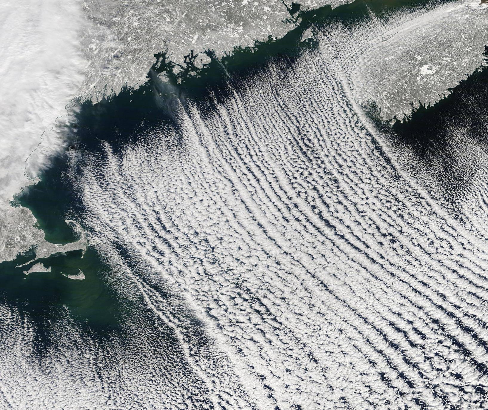 meteorology What causes these banded clouds? Earth Science Stack