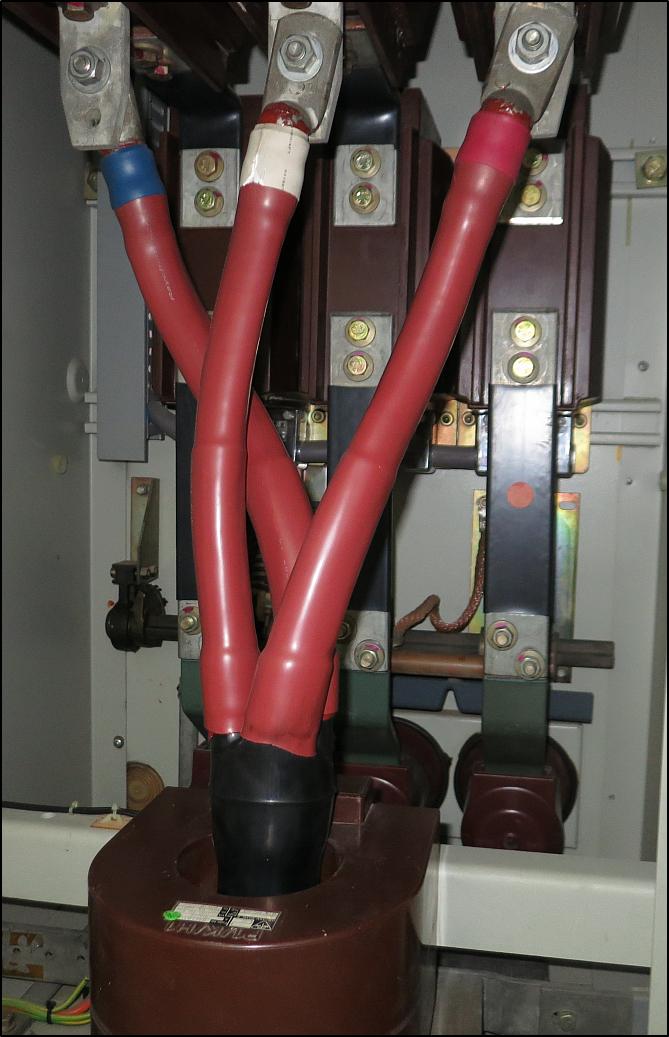 circuit analysis Difference in current transformers conection for