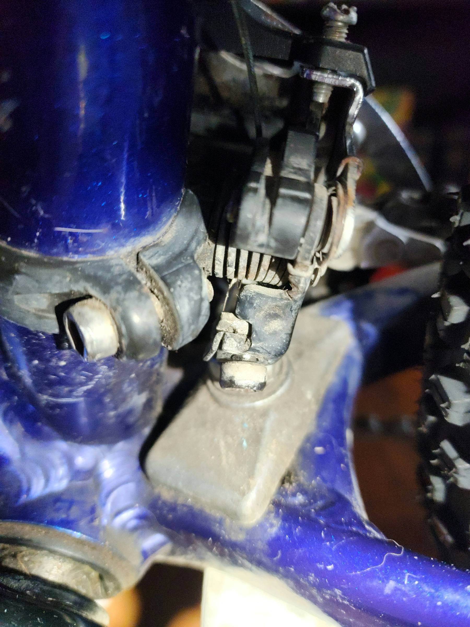 What is the correct cable routing for this Shimano front derailleur