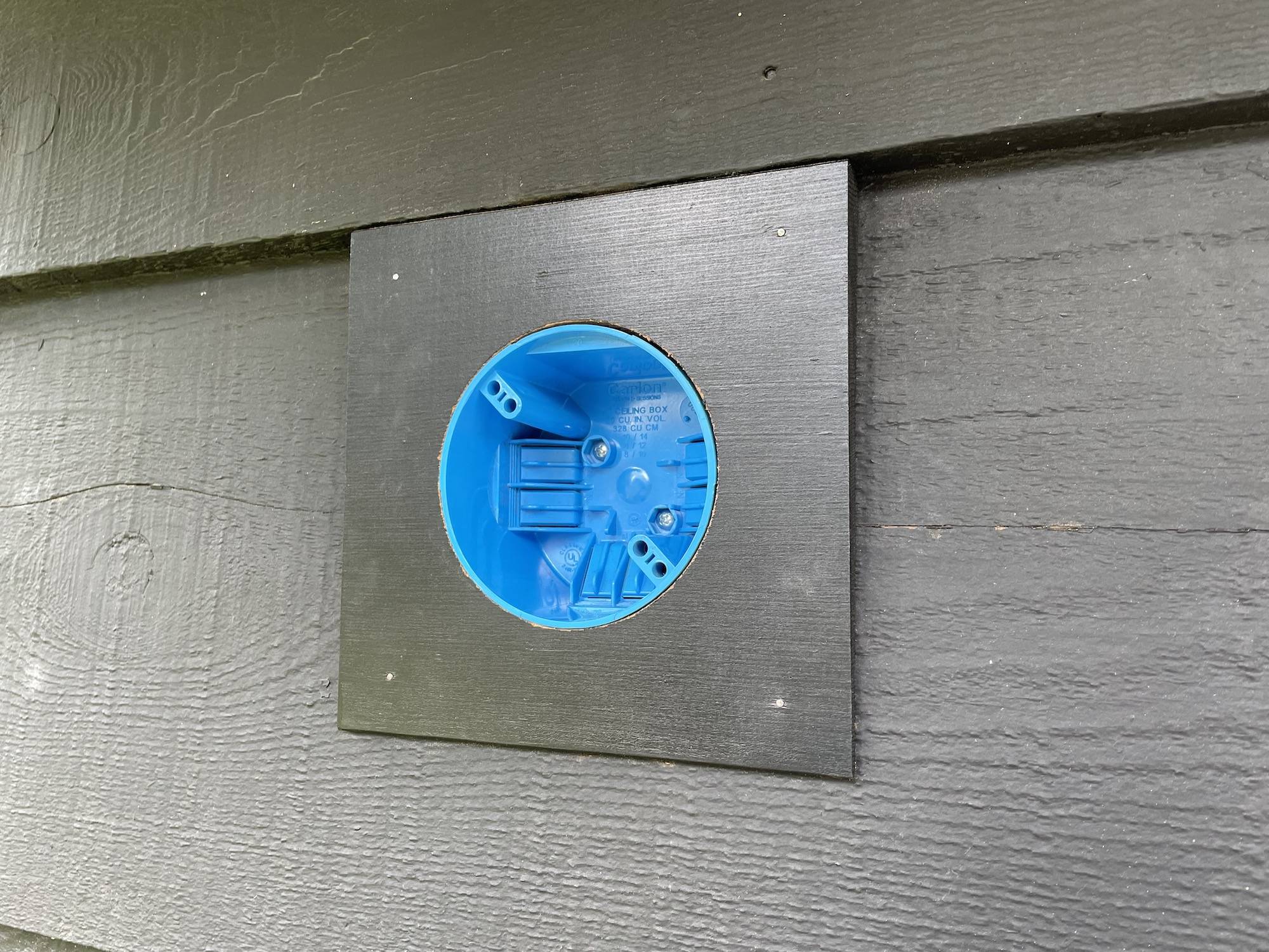 lighting - Mounting an electrical box on wooden siding - Home