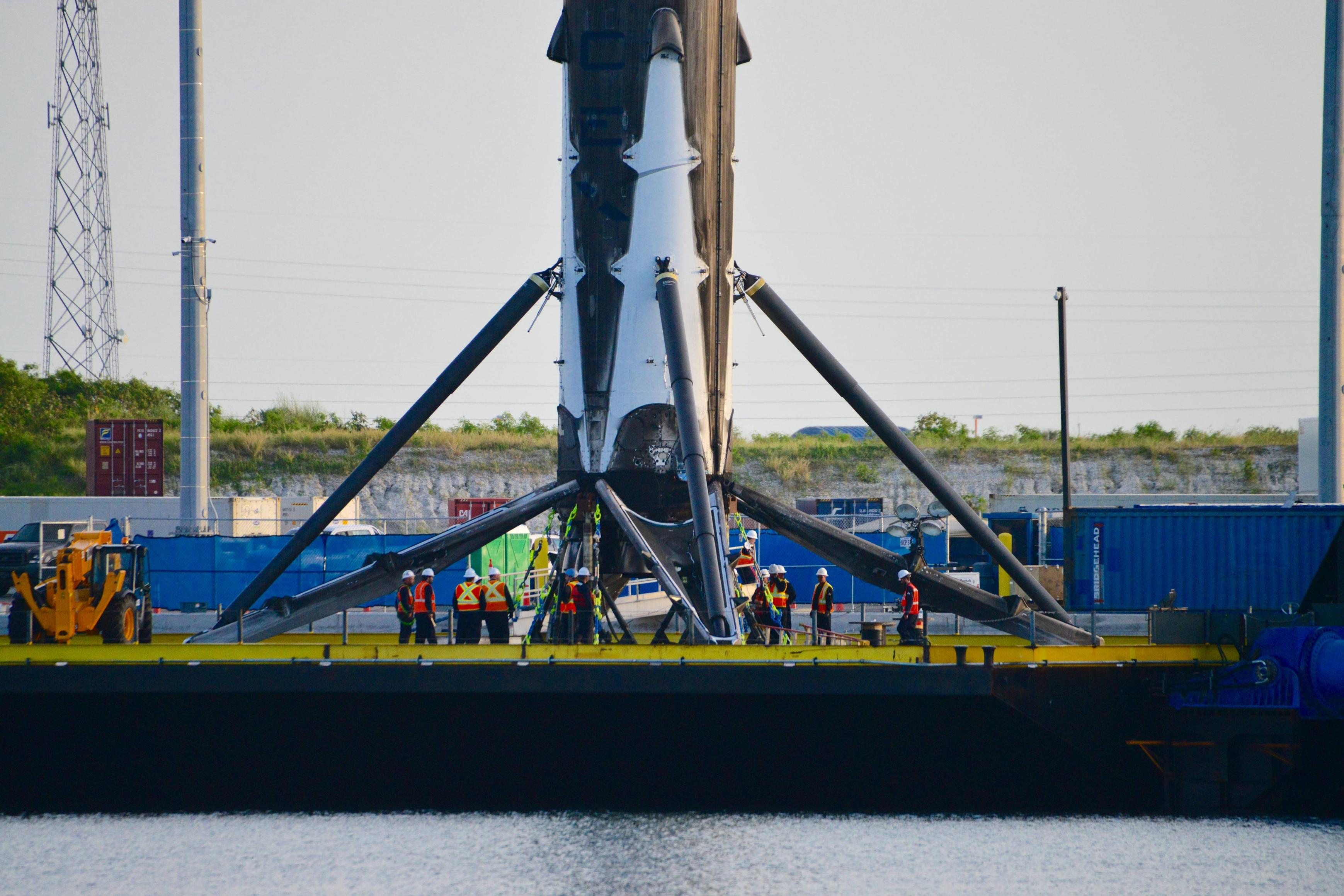 spacex How stable would a Falcon 9 first stage be after it has landed