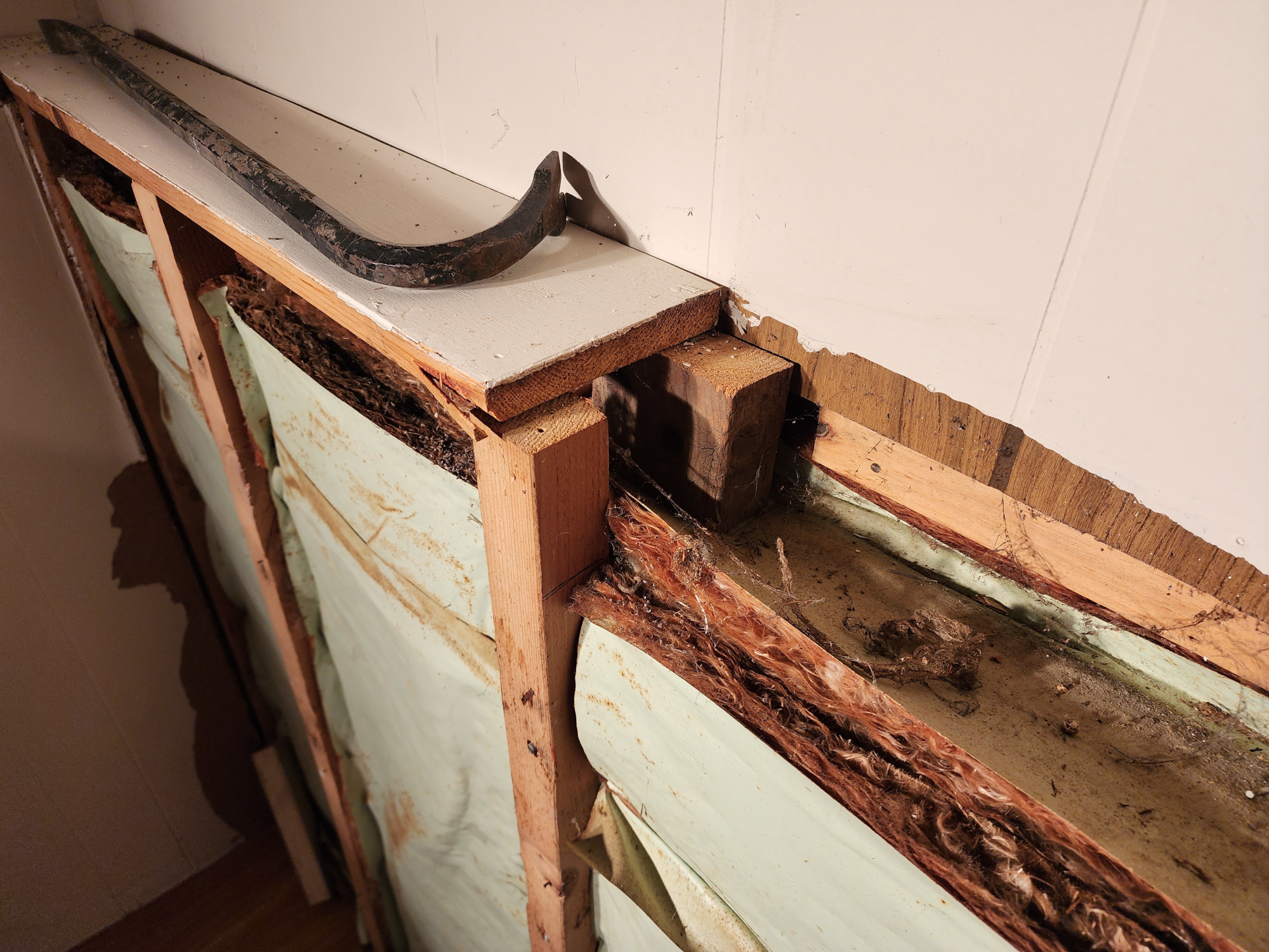 Best practice for attaching drywall to splitlevel basement concrete