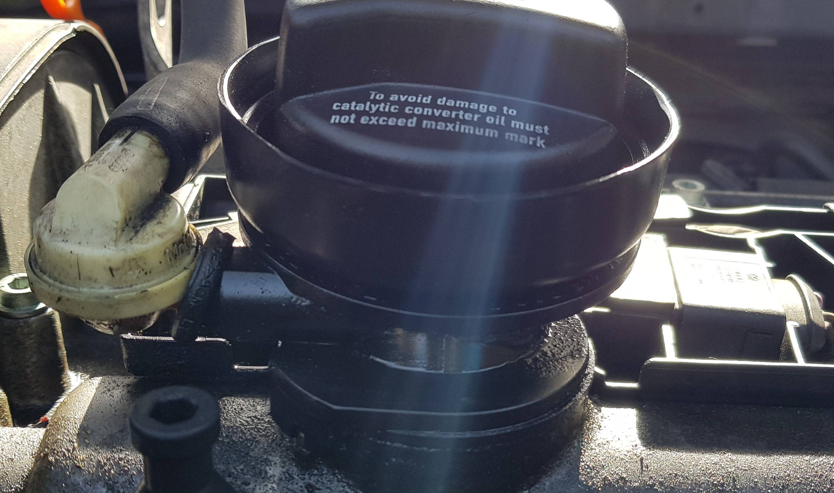 Accessing the 1st and 2nd cylinder ignition coils in VW Golf MK5 (55 kw