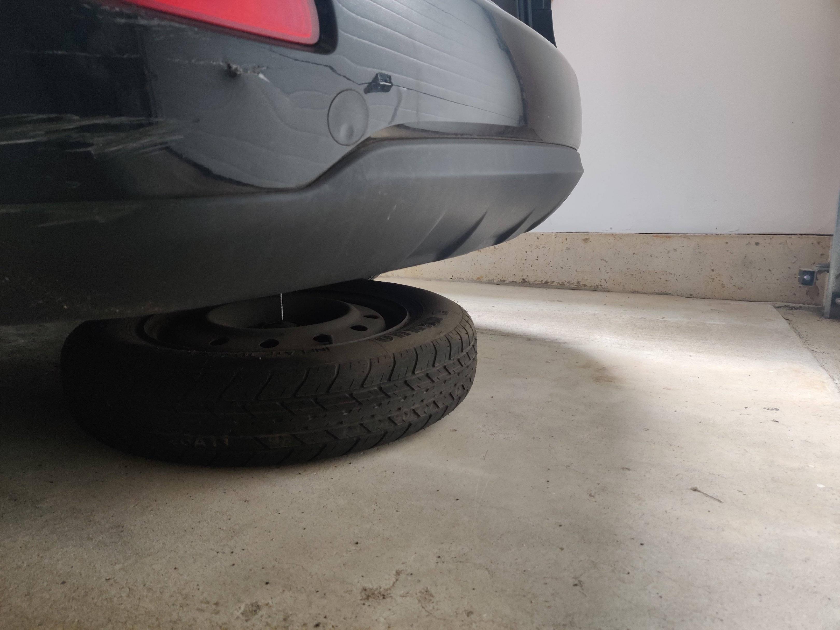 Can I change a regular tire rather than a spare tire on a Hyundai Santa