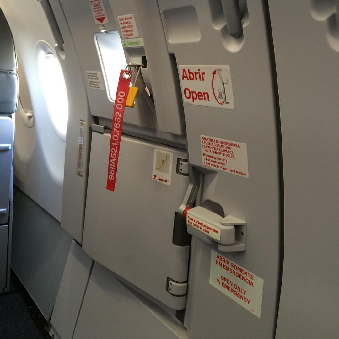 aircraft identification How can you identify an Airbus or Boeing from