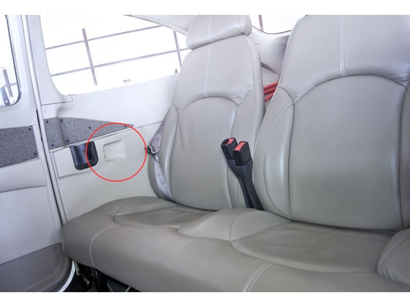 radio communications Do small aircraft have sockets for passenger