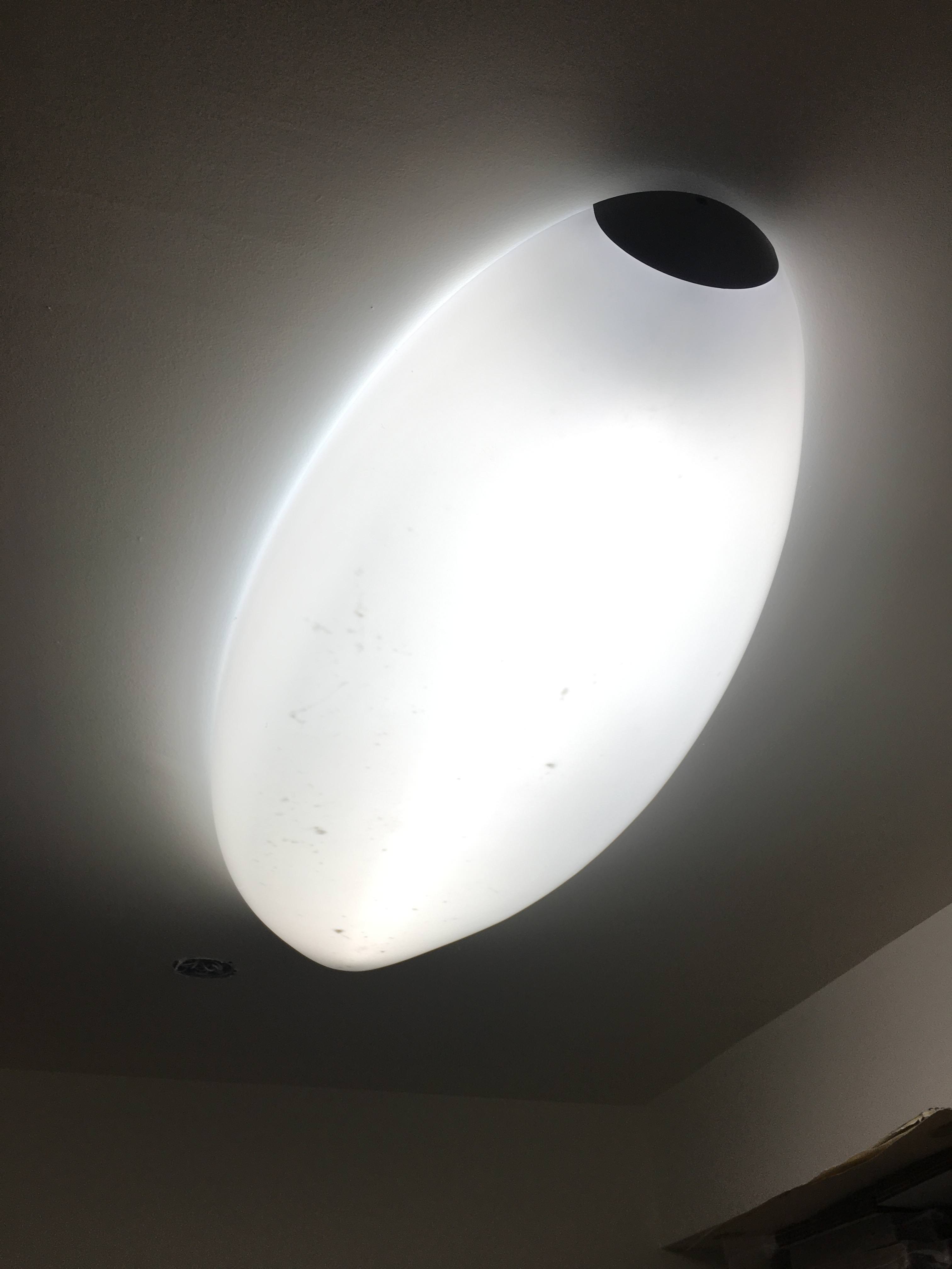 Help identify a ceiling mounted fluorescent light cover - Home
