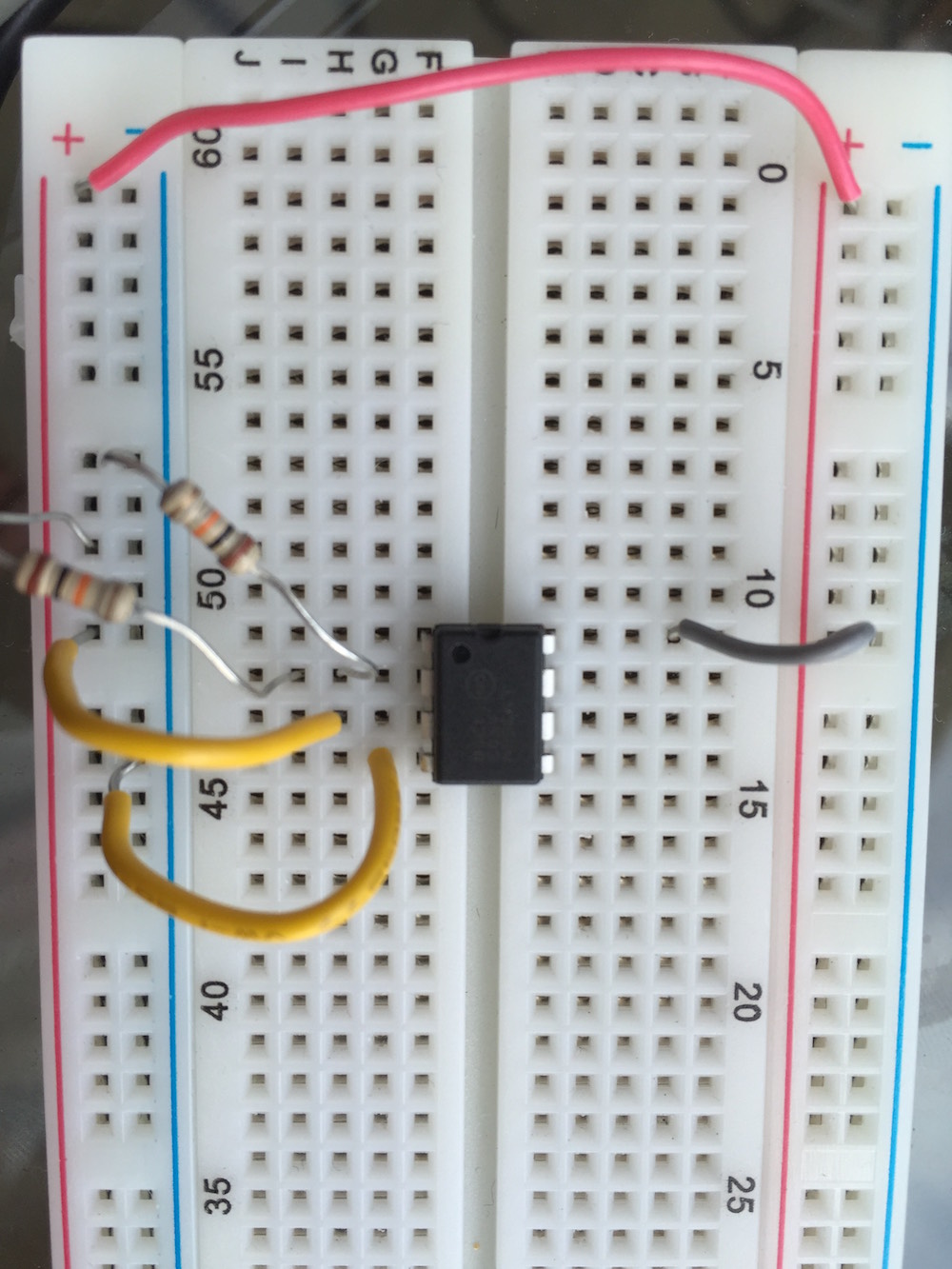 op amp LM358 (as comparator) output voltage less than supply voltage