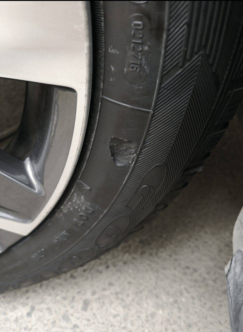 Sidewall rubber cut off damage Motor Vehicle Maintenance & Repair