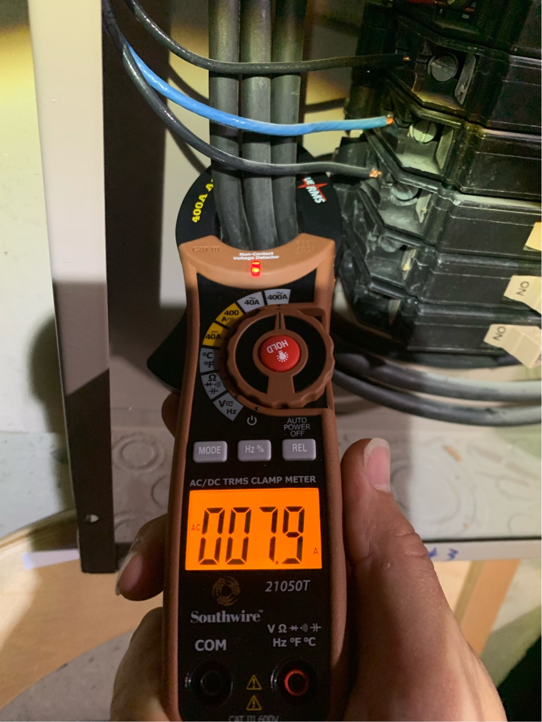 circuit breaker Reading electrical clamp tester higher