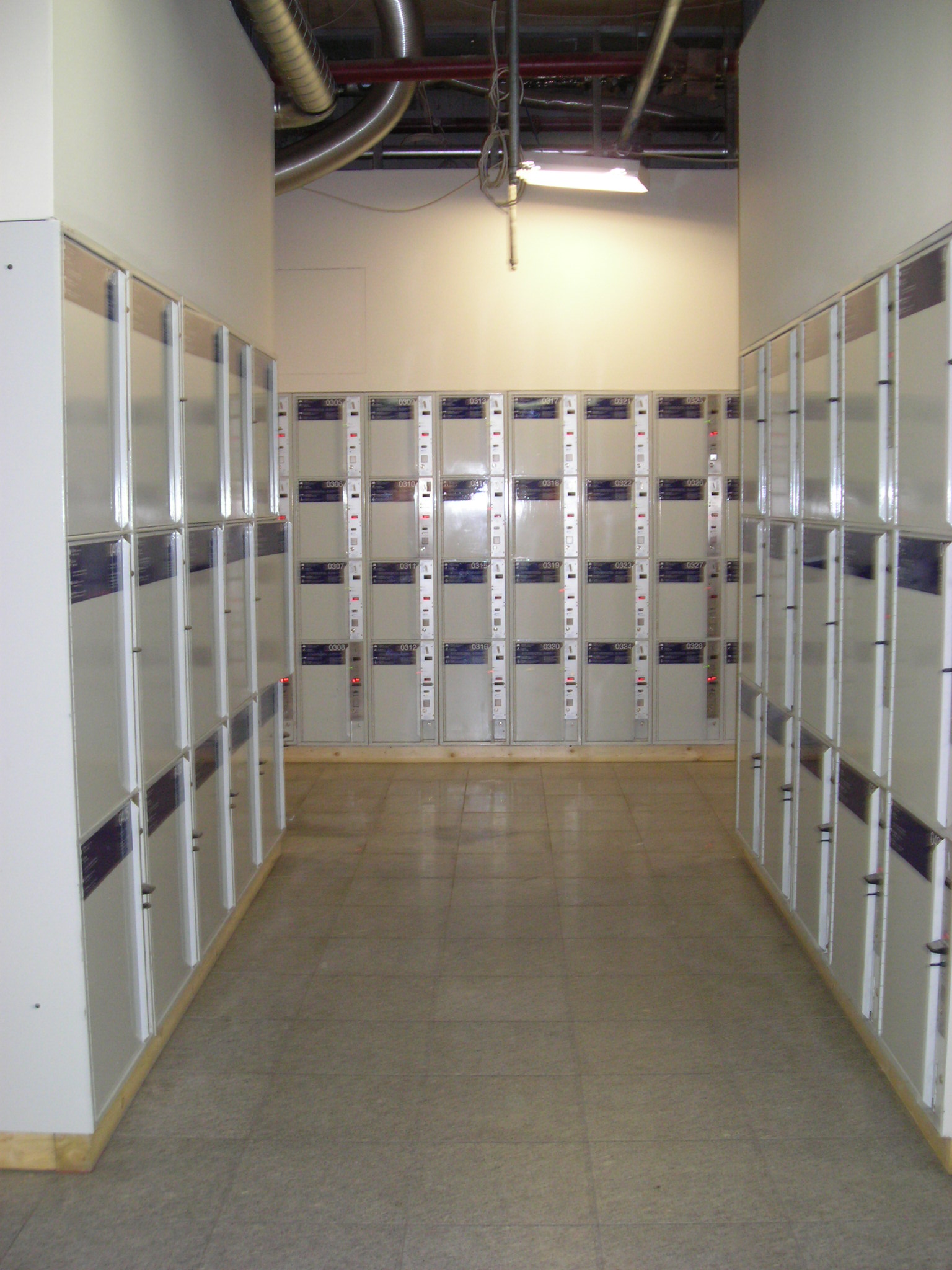 Is the Munich Hbf Left Luggage facility available 24 hours? Travel