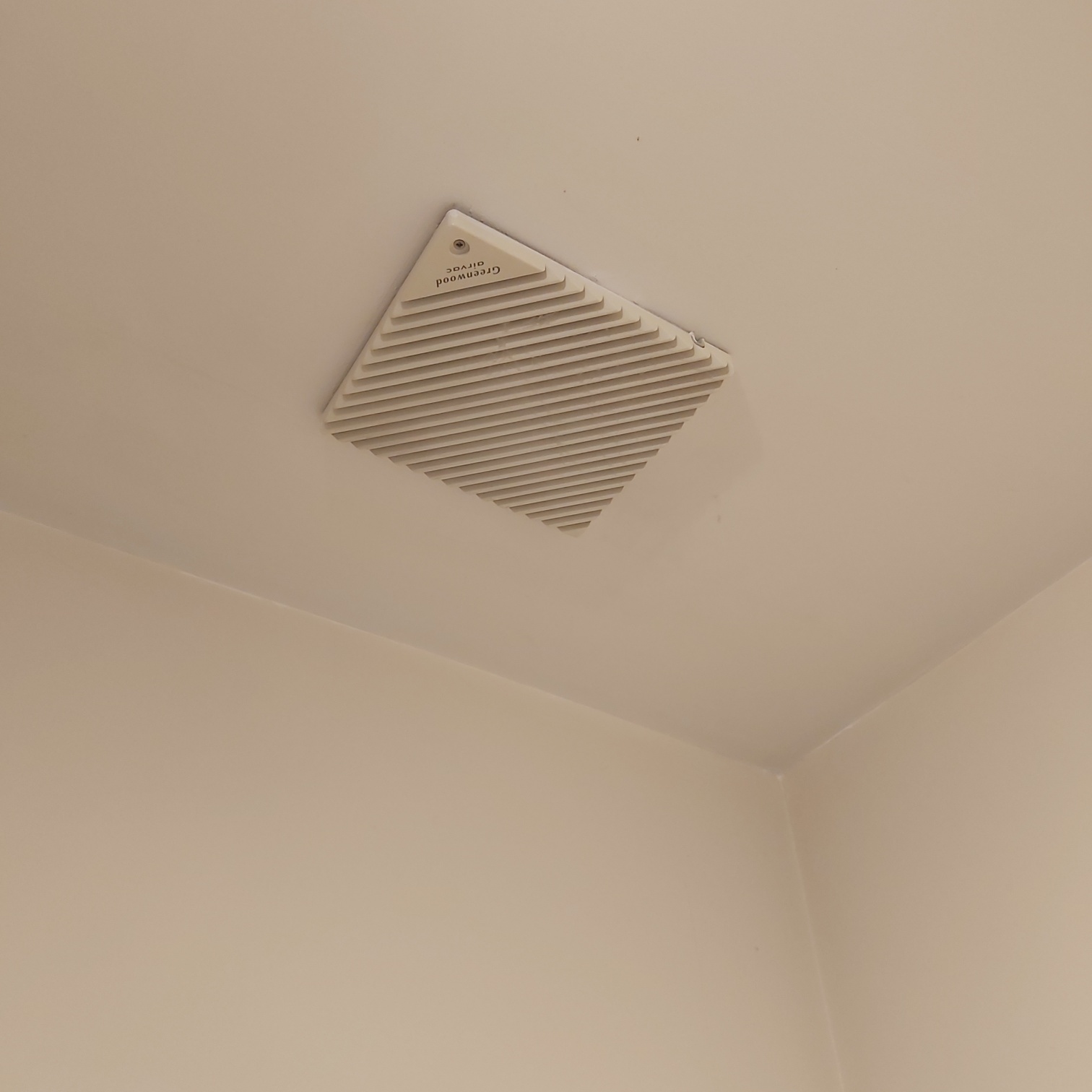 exhaust fan Replacing broken bathroom fan mounted in the loft (UK