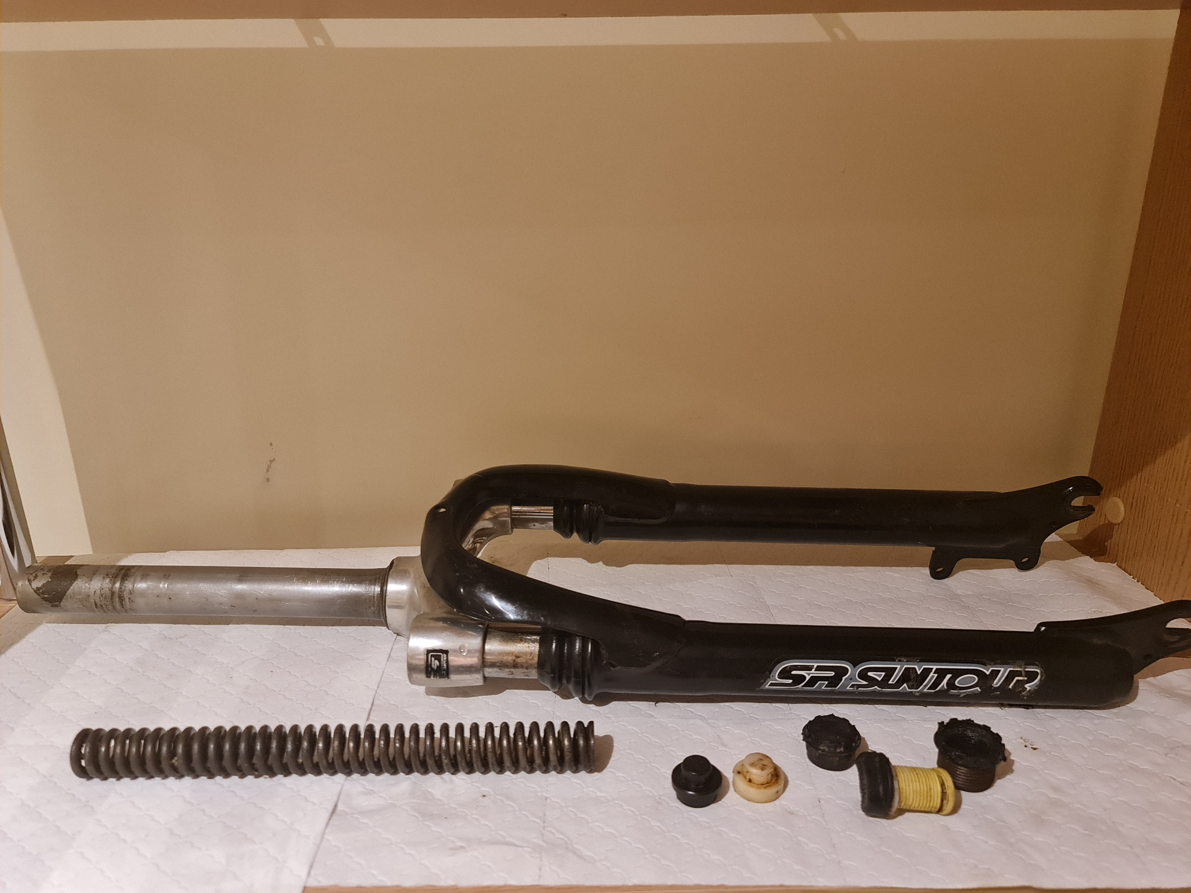 mountain bike Can I fit a damper to sr Suntour spring forks