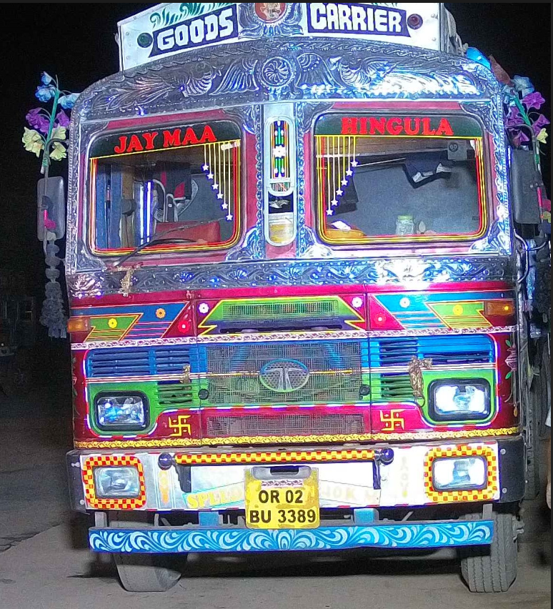 python Unable to focus on the number plate of a truck image, and