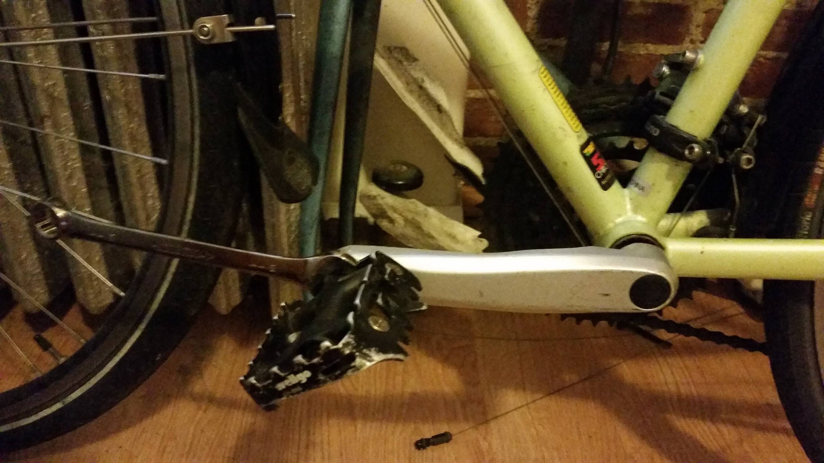 repair What is a simple mnemonic for remembering the thread direction