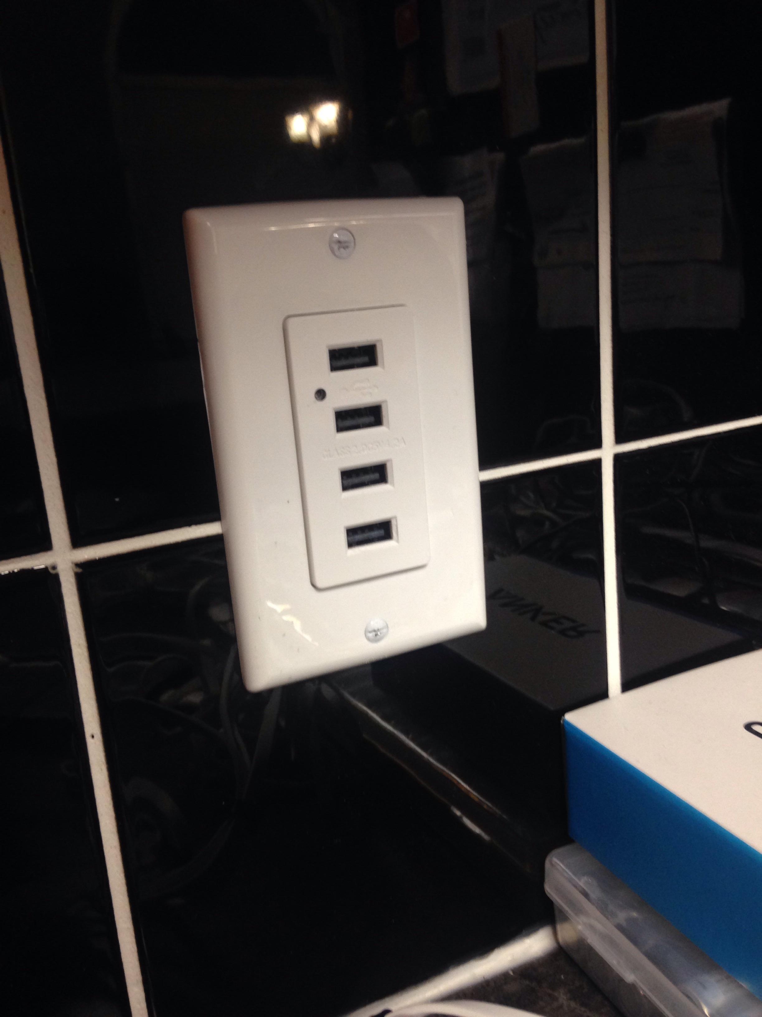 receptacle Hot wire won't stay in back outlet hole Home Improvement