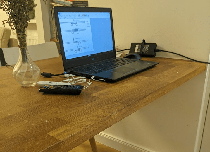 carpentry What hinge to use for hidden raisable notebook platform on