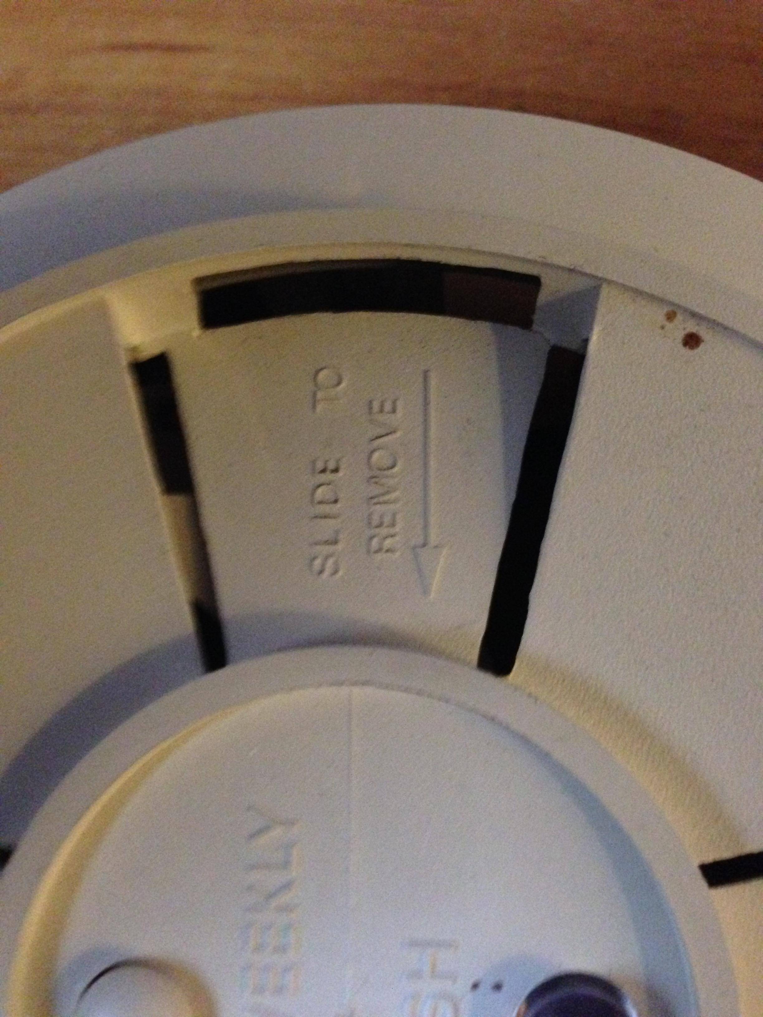 alarm How to open this smoke detector in order to change battery