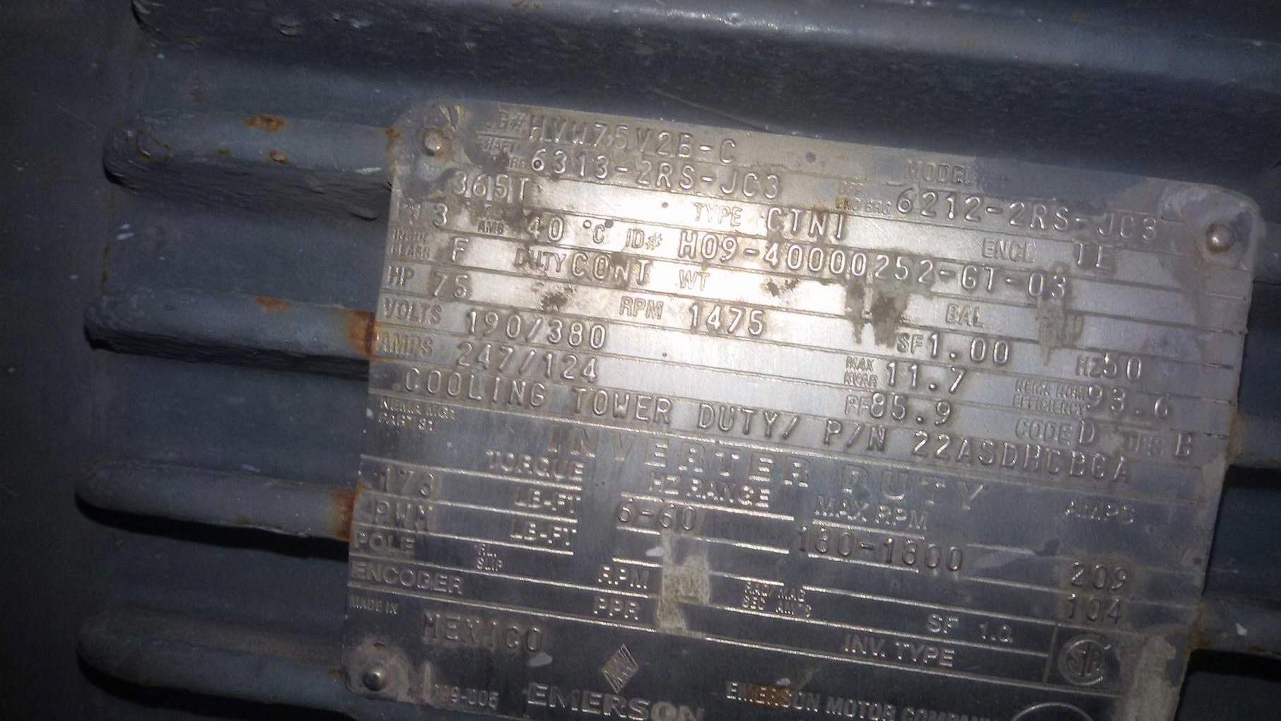 ¿Por qué la corriente nominal calculada para este motor es diferente a