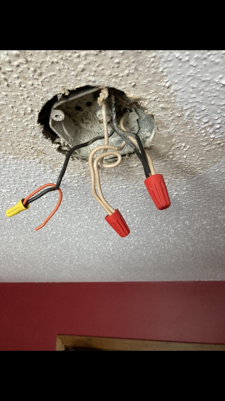 electrical Switched wire stays hot whether switch is in on or off