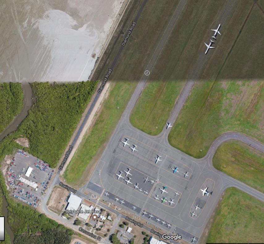 taxiing How can two planes be on the same taxi way facing opposite to each other? Aviation