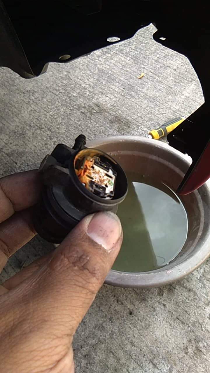 toyota How to fix windshield washer pump in Yaris Verso Motor