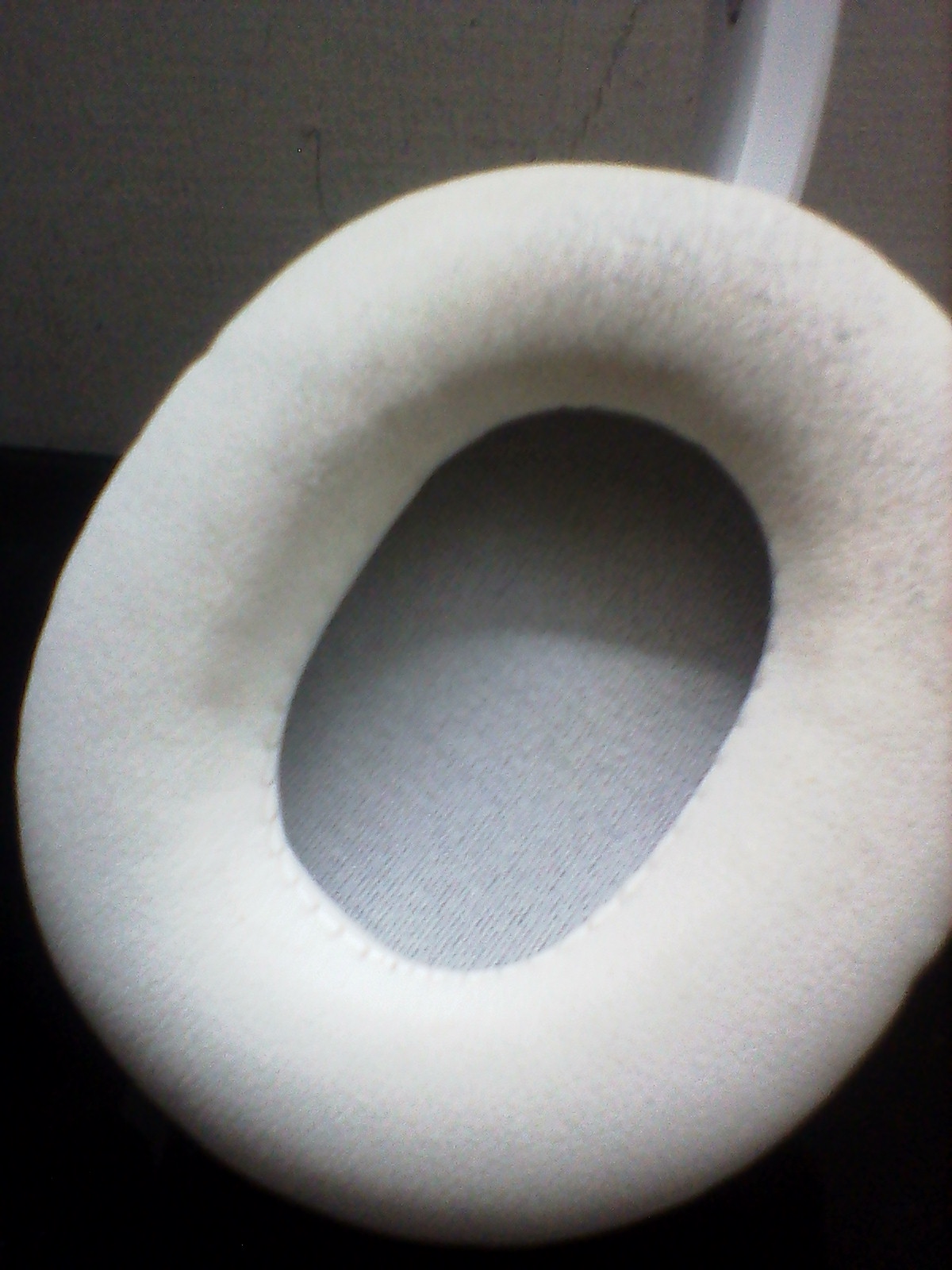 cleaning How to clean white, sticky substance on headphone band? Lifehacks Stack Exchange