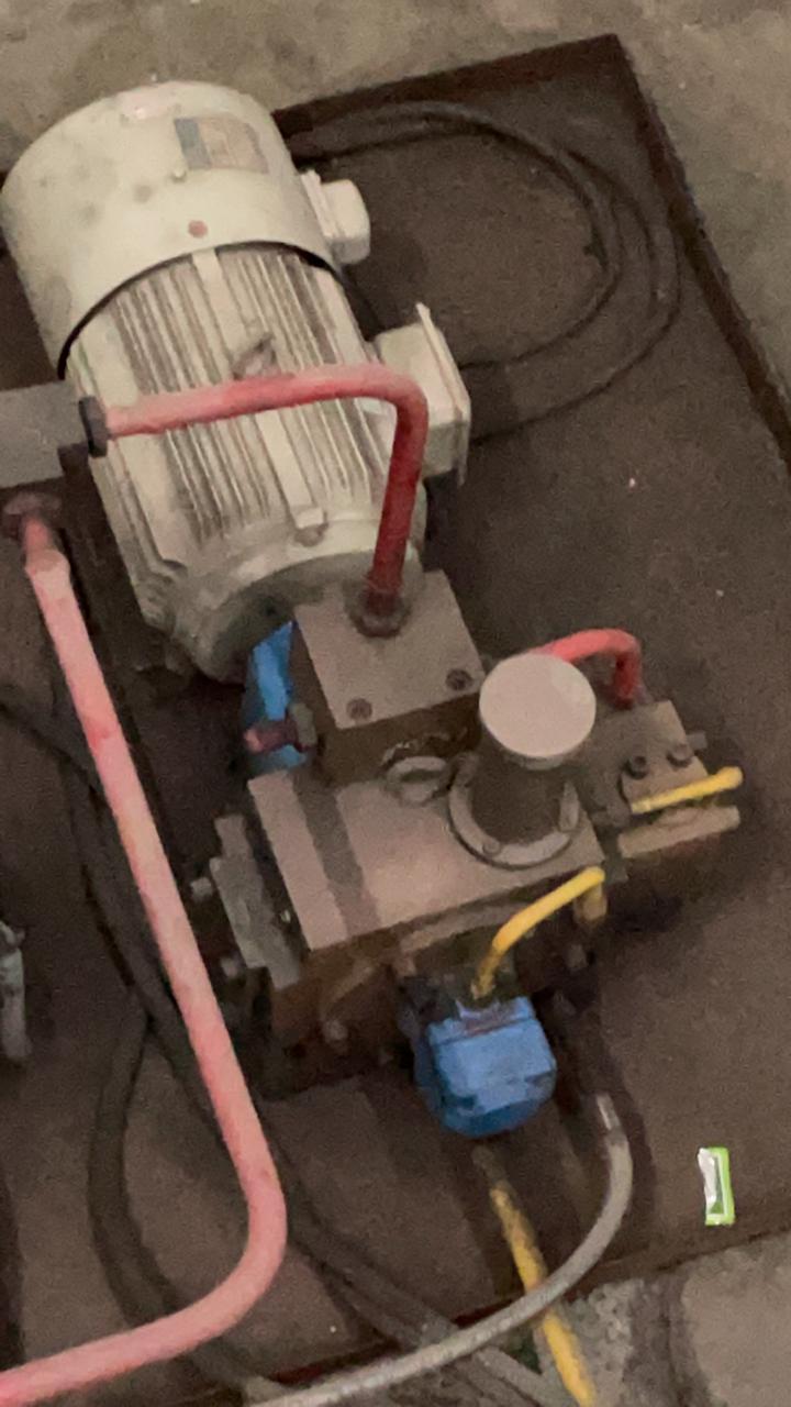 How does hydraulic pressure booster works? Engineering Stack Exchange