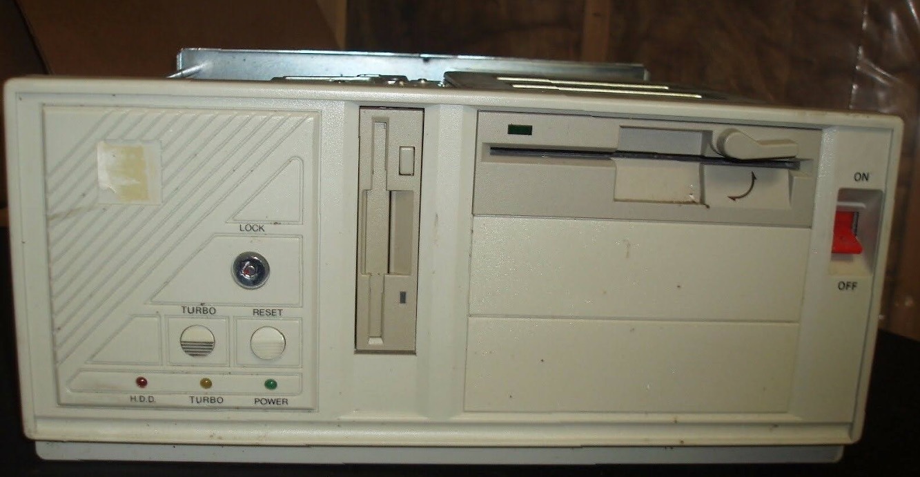 history What is the brand and model of this AT chassis case from the