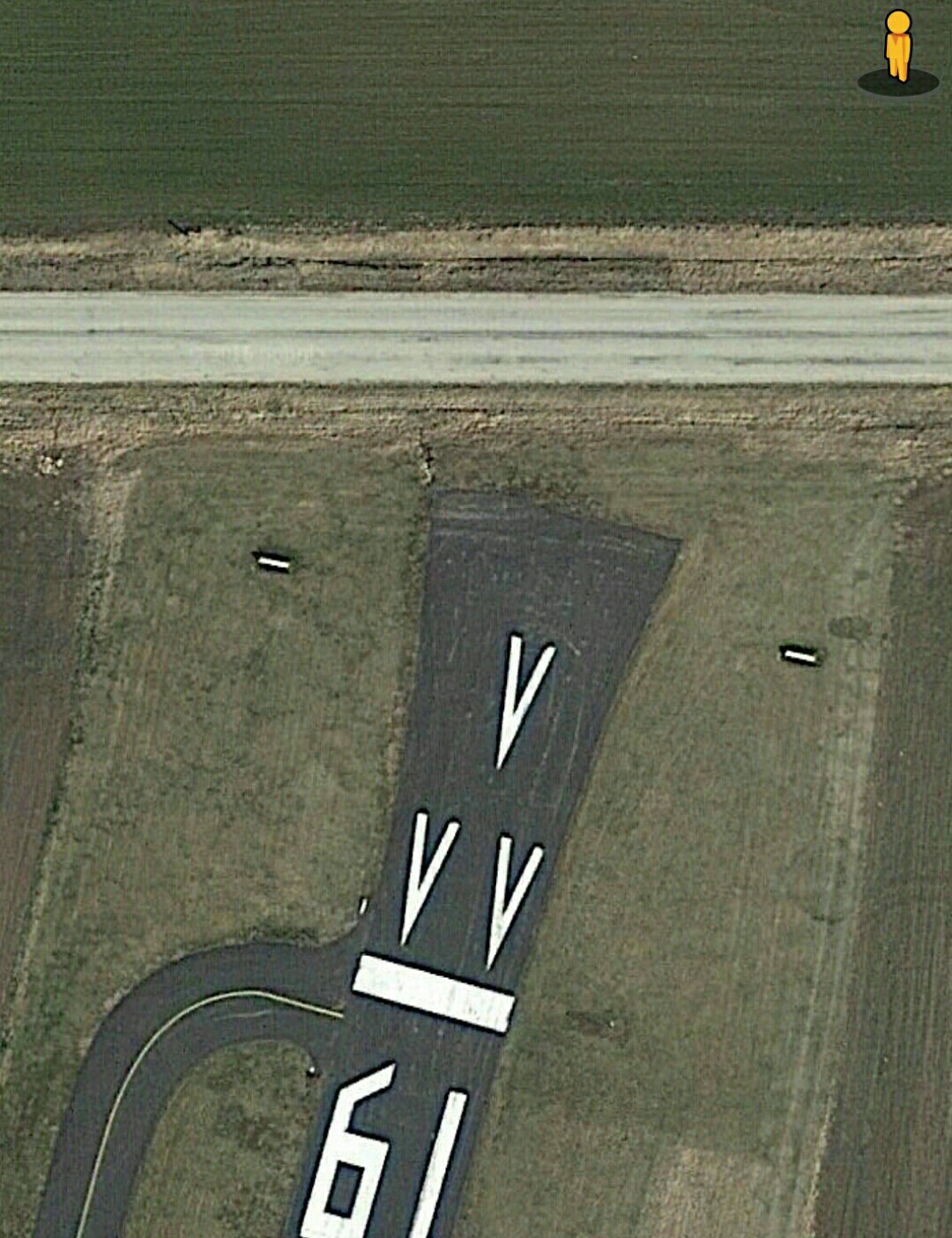 faa regulations Is there a minimum distance between a runway and a public road? Aviation