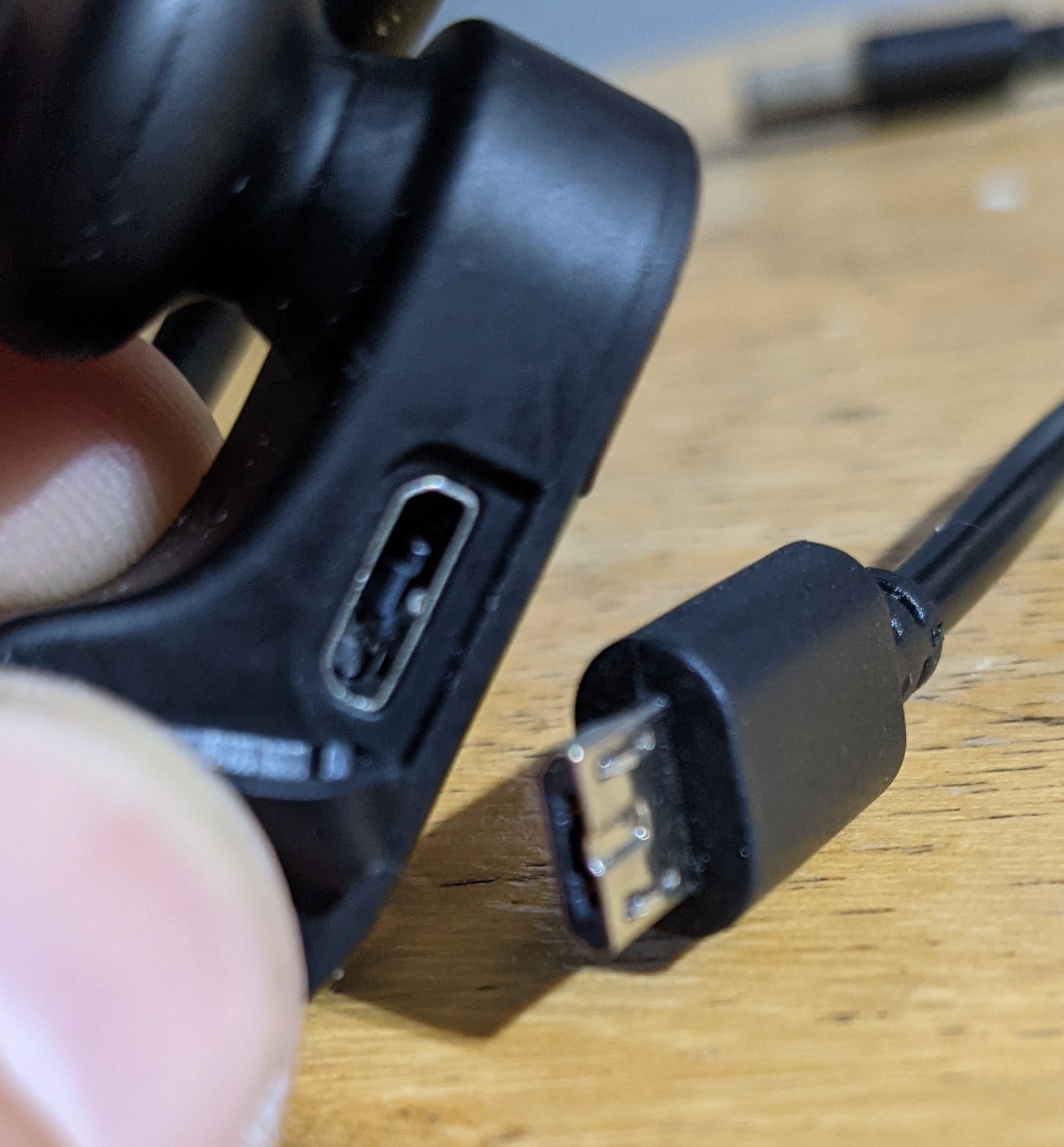 help identify USBlike charging cable/connector (used in