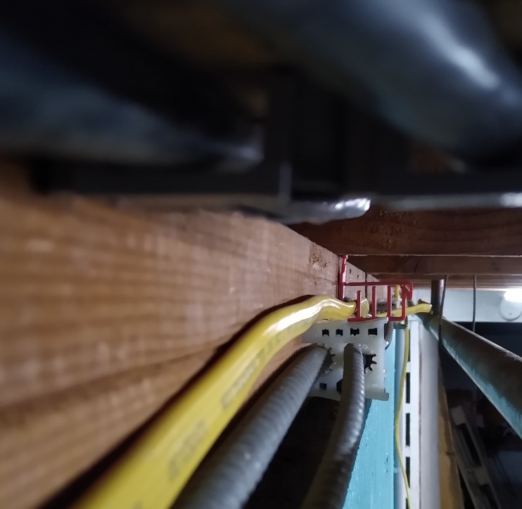 electrical Running NM and BX Cables Stackable Staples Rim Joists