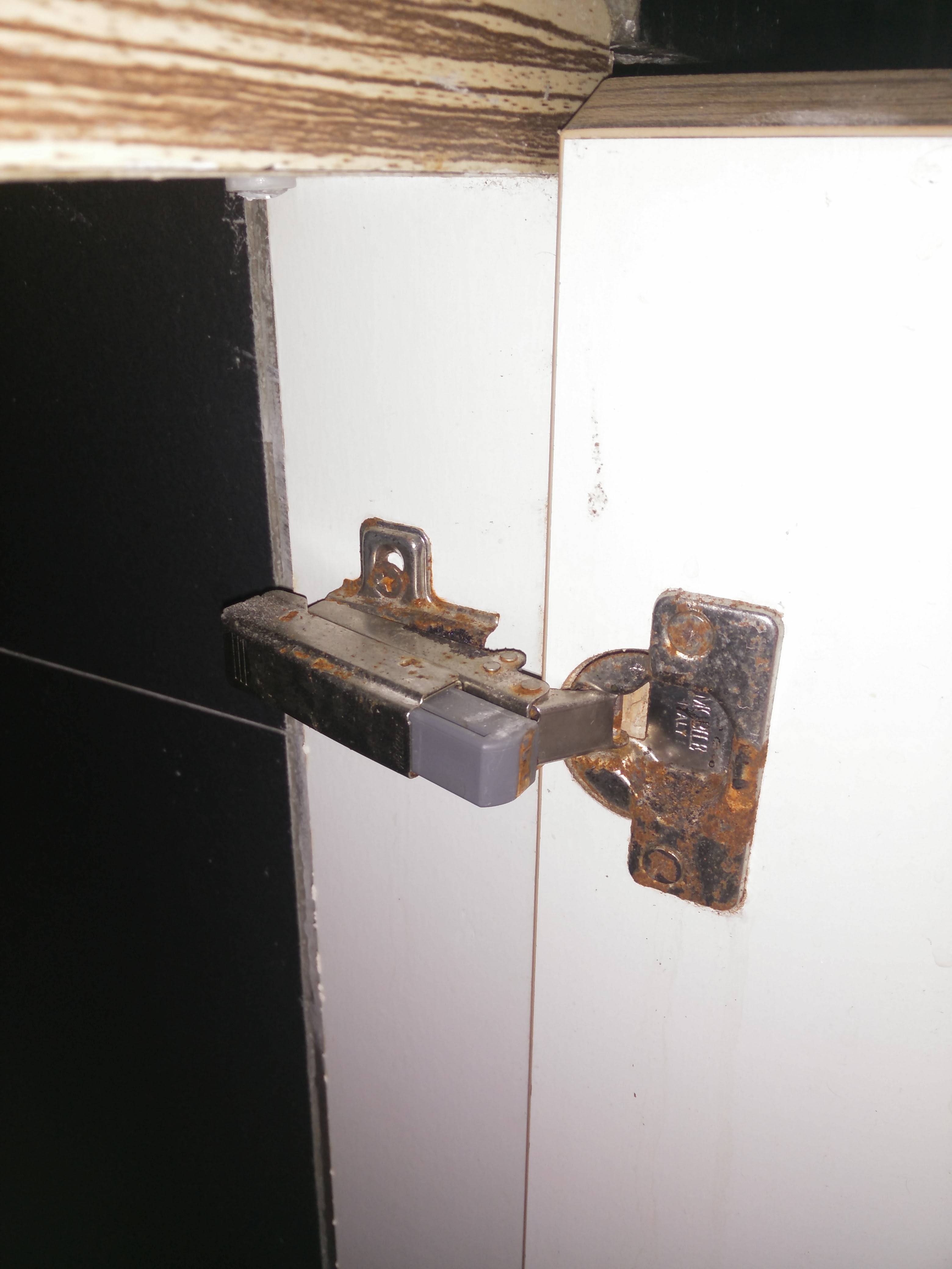 hinges Door automatic closer Can it be tightened? Home