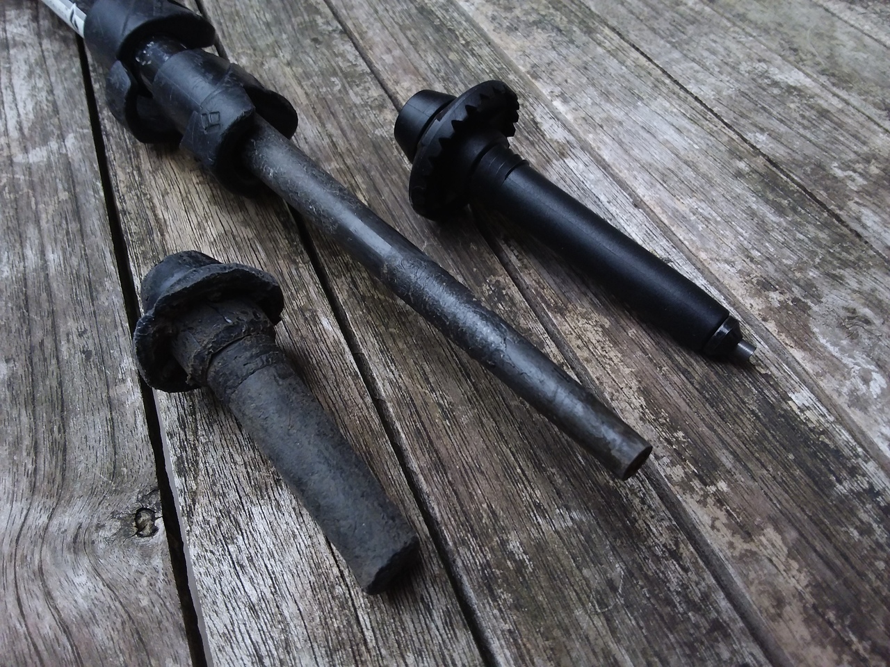 gear What sort of glue (if any) to use to fix replacement tips onto