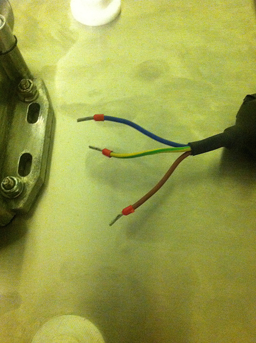 voltage Identifying live, neutral, and ground wires cold