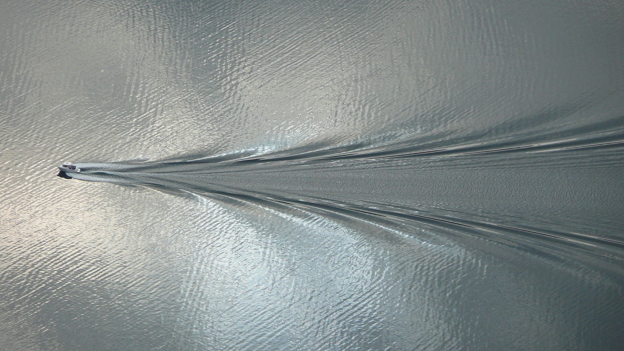 fluid dynamics Water Waves in the Wake of a Boat Physics Stack Exchange