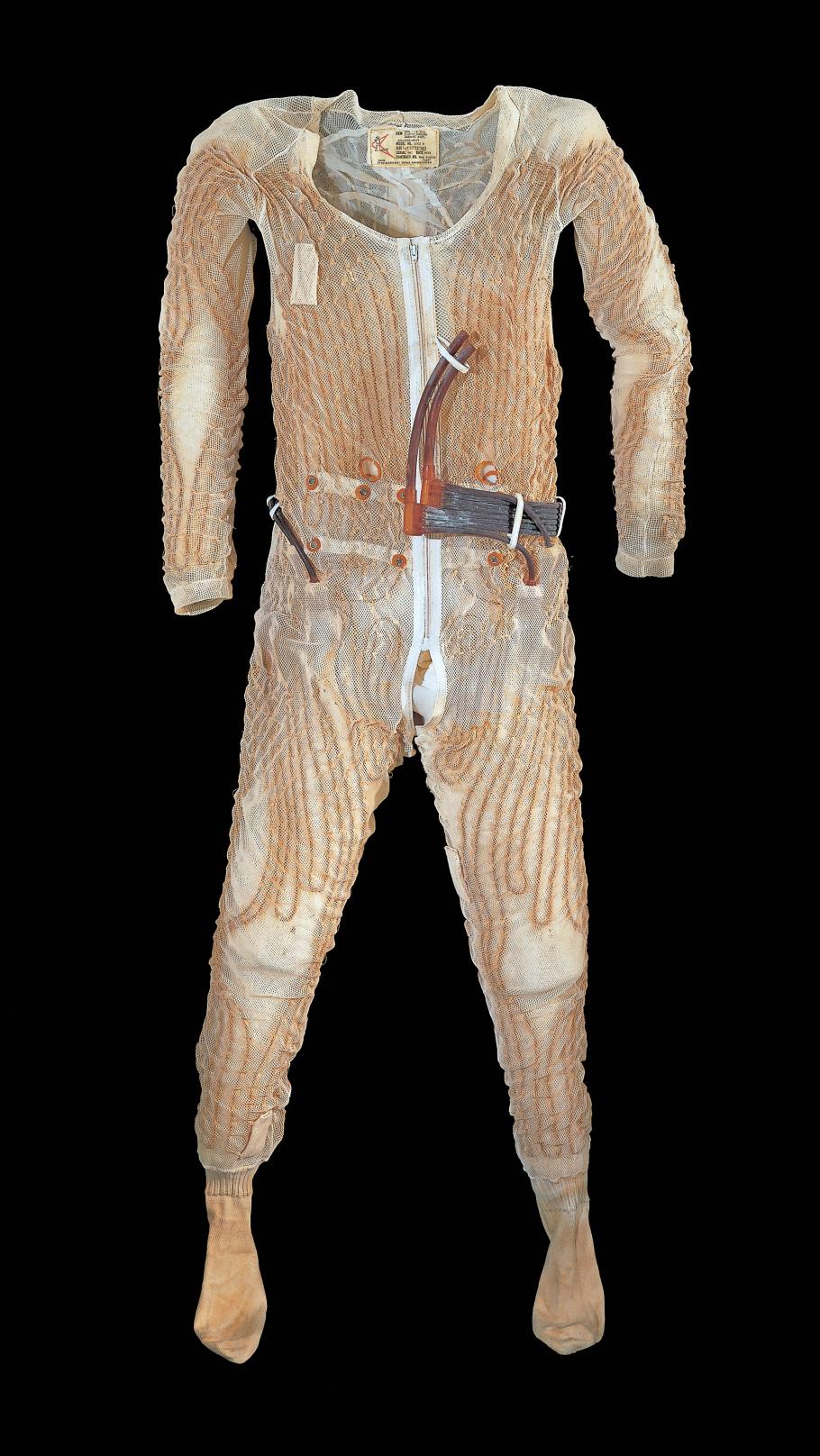 the moon How do space suits offer heat protection i.e. during the lunar day? Space