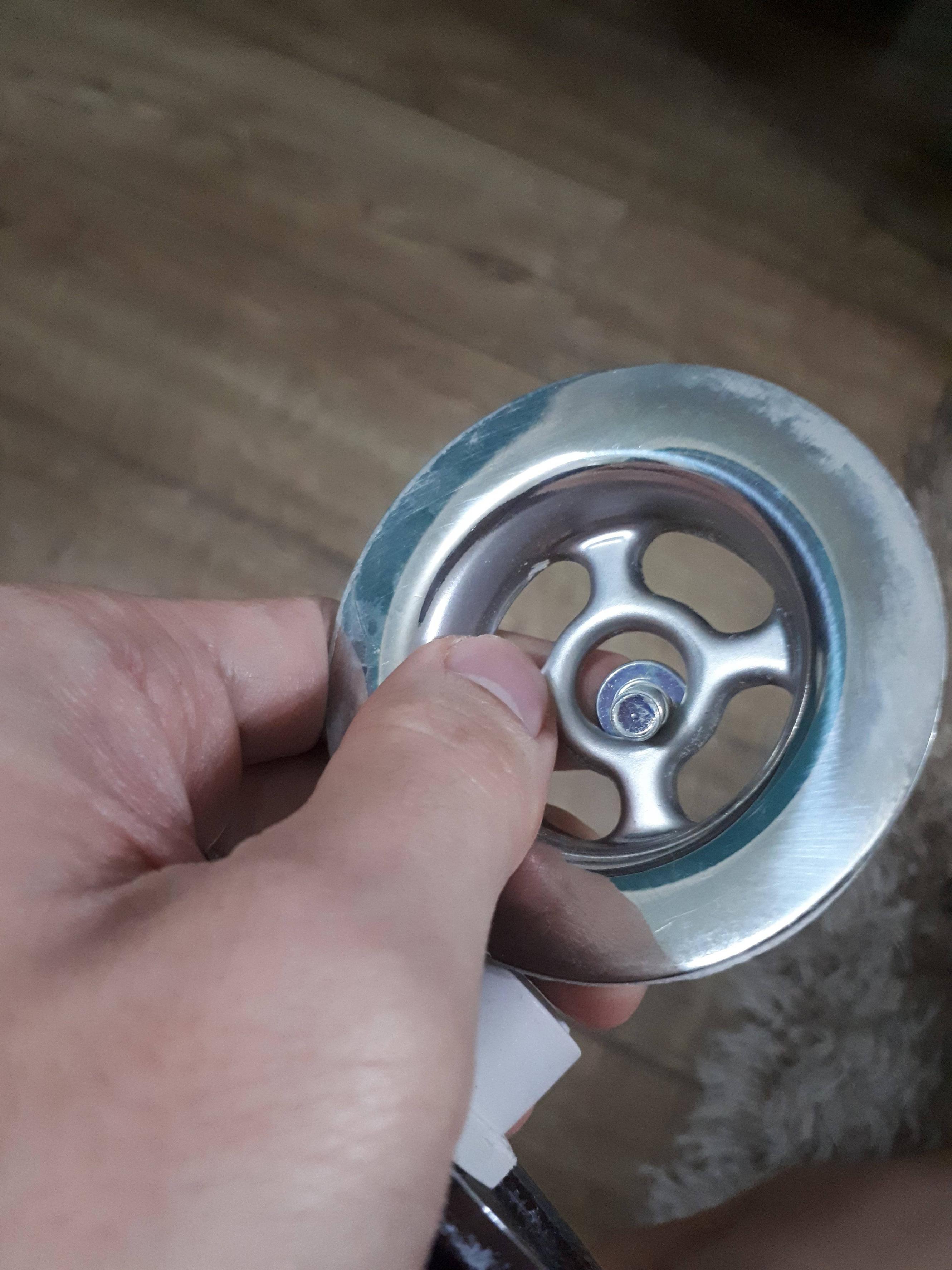 shower What glue & screw/bolt/nut to use to fix the bathtub drain