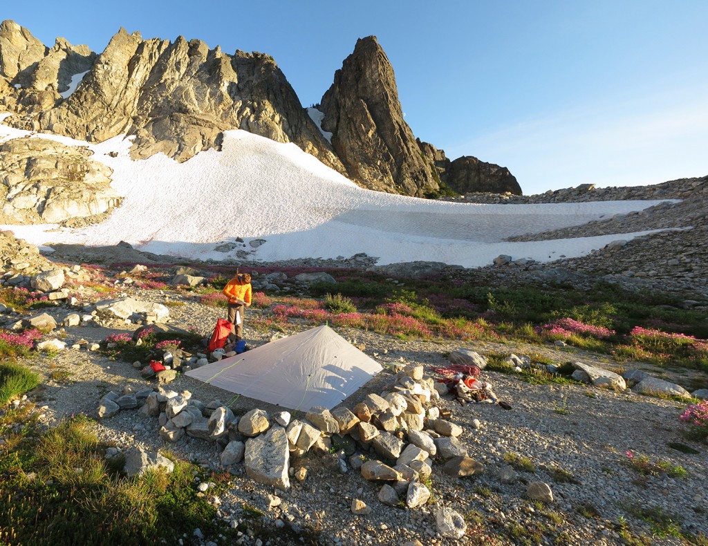 camping What is a good tarp setup for very high winds above the tree
