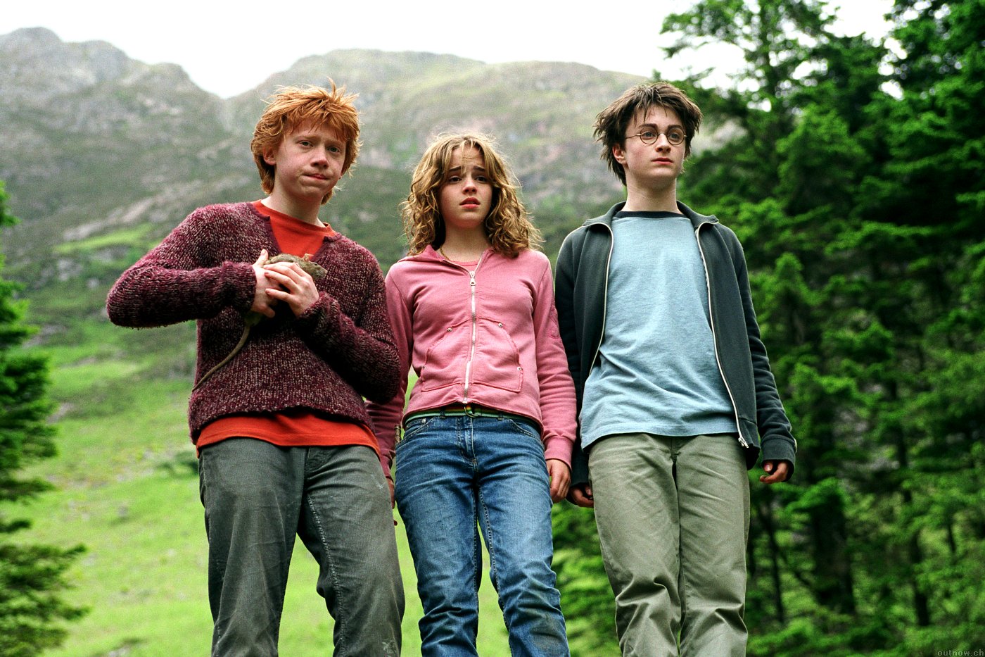harry potter Do students wear muggle clothing while not in classes at