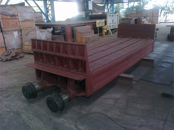 The meaning of "traveling grate" and "pallet car"