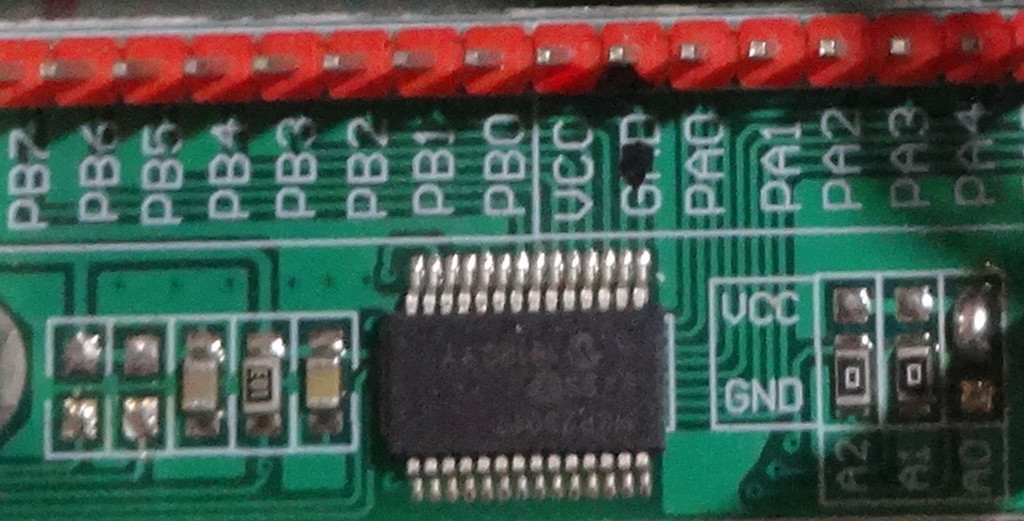 raspberry pi Do the MCP23S17 GPIO pins need protection against latch