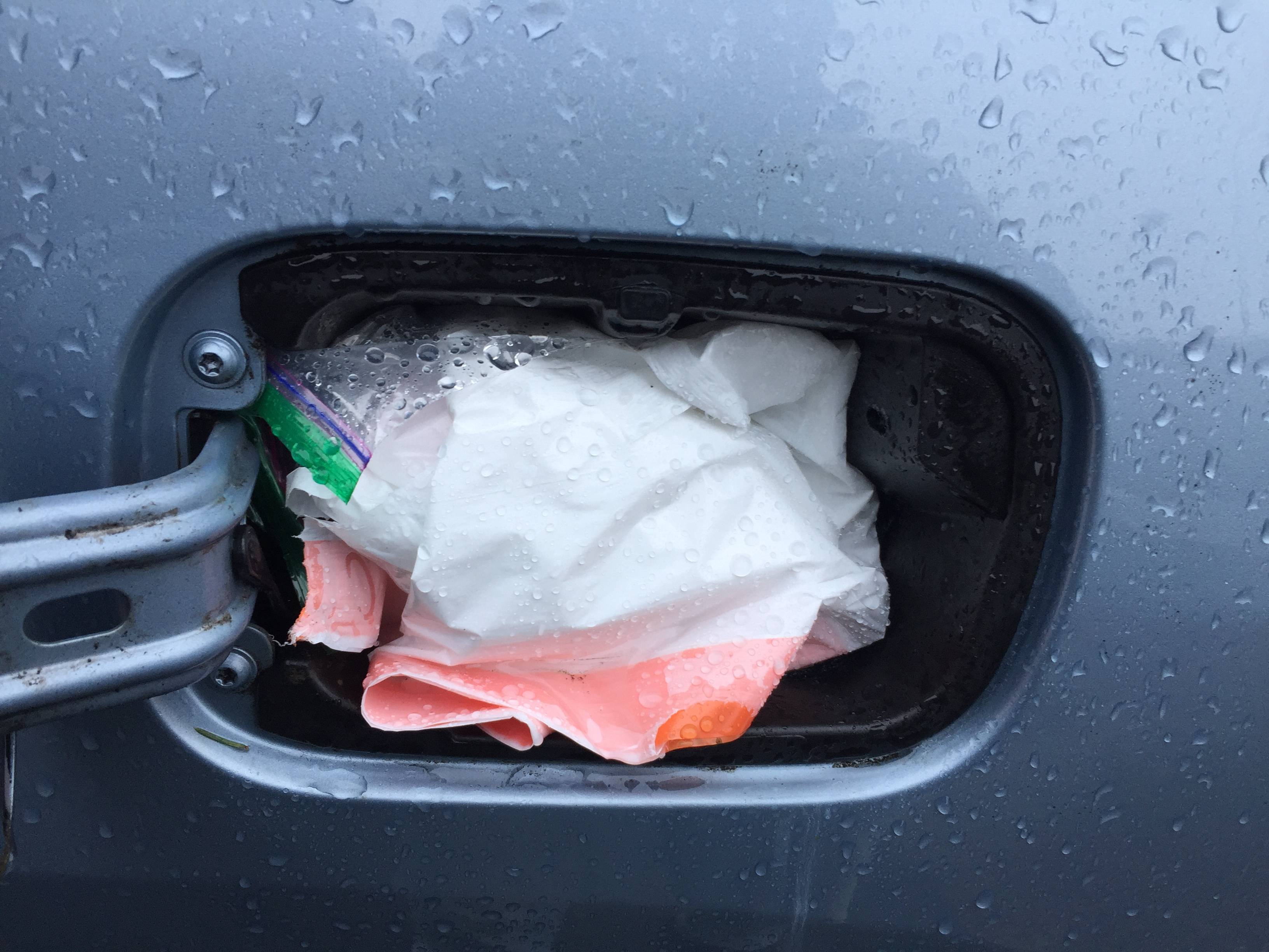 2013 Jeep Grand Cherokee fuel door won't close Motor Vehicle