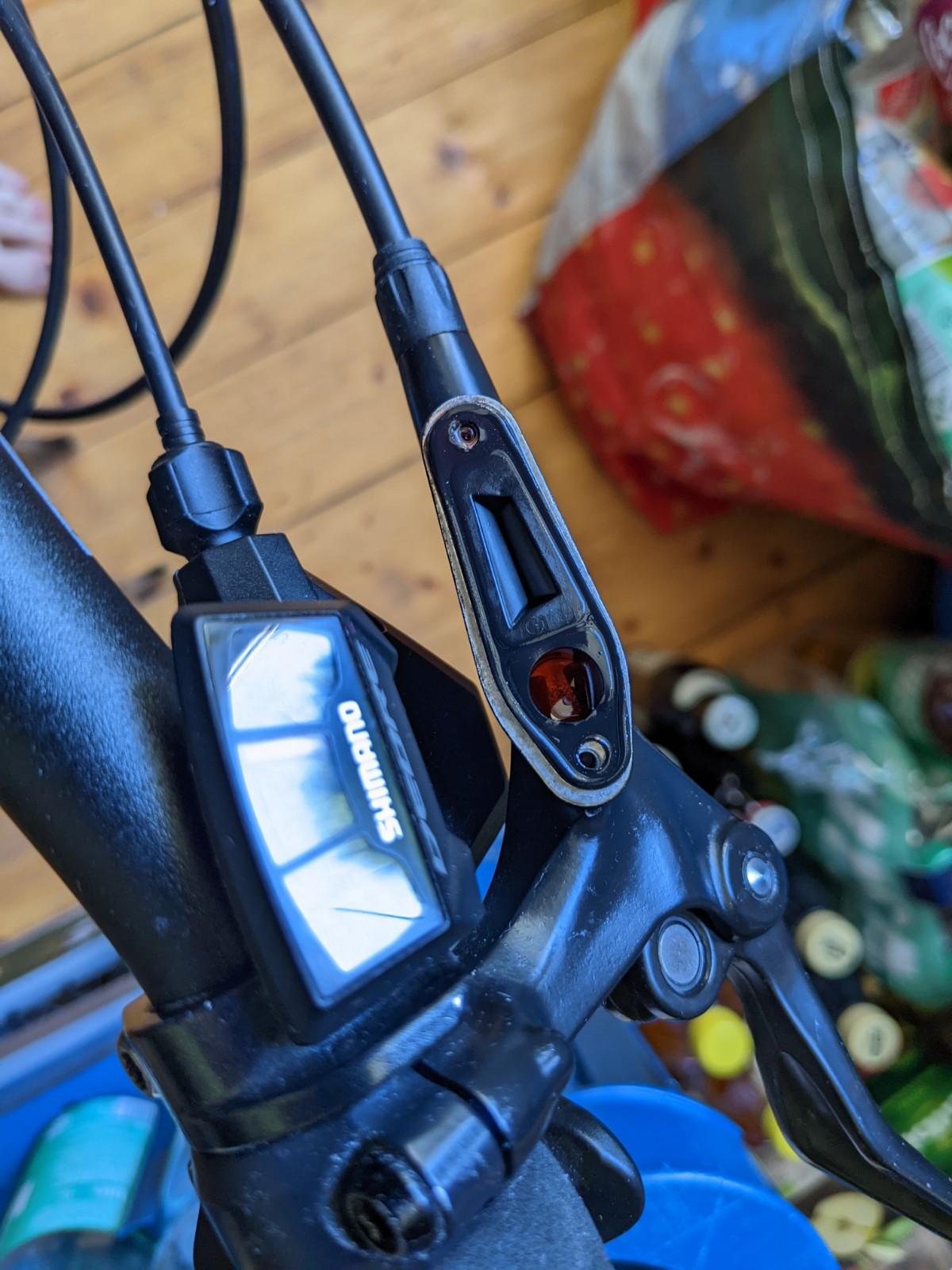 hydraulic disc brake After bleeding Tektro Draco one of the screws on