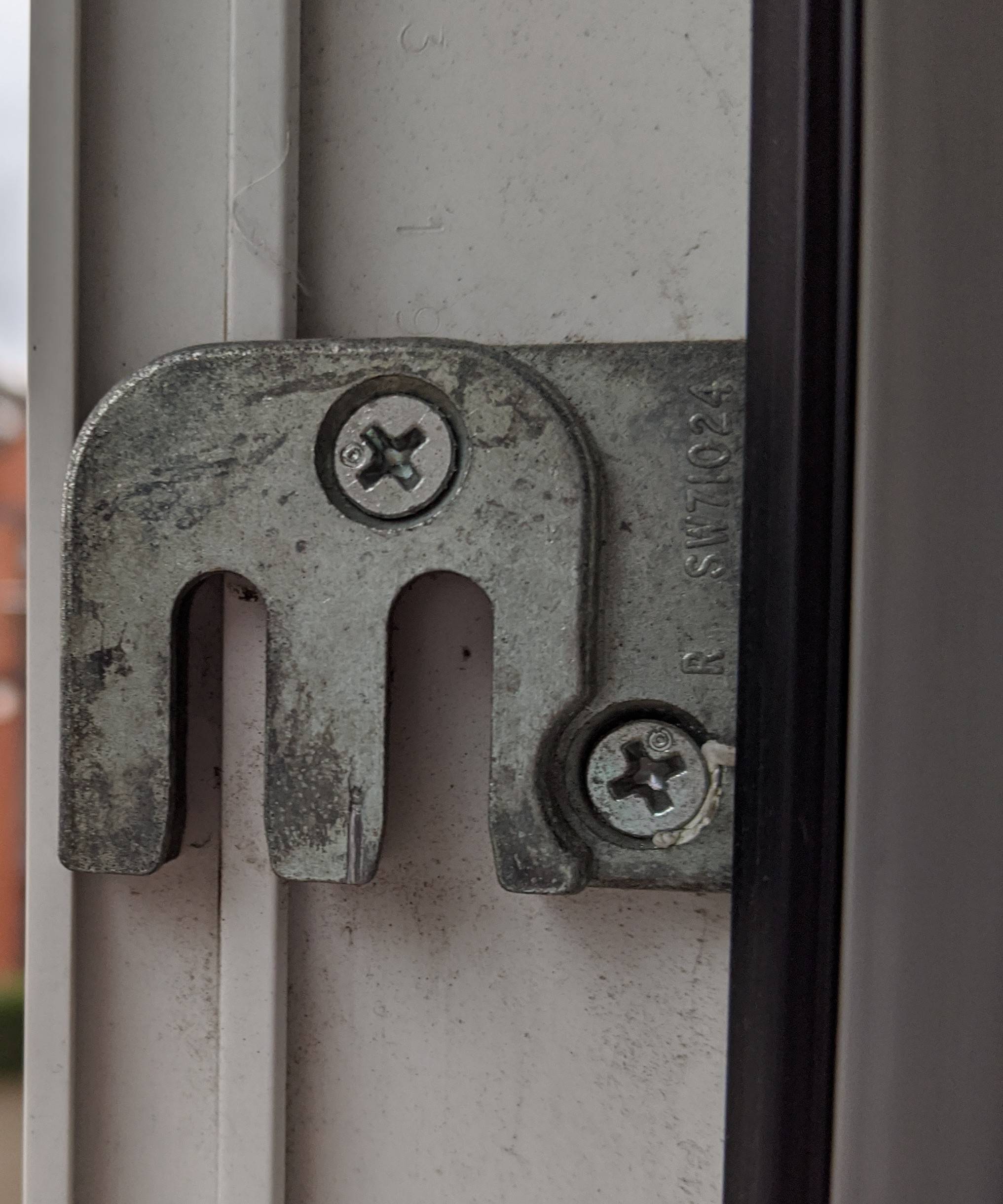 List 97+ Pictures How To Open Windows With Latches From The Outside Sharp