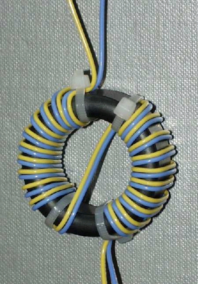 dipole Using a commonmode choke on symmetrical antenna system