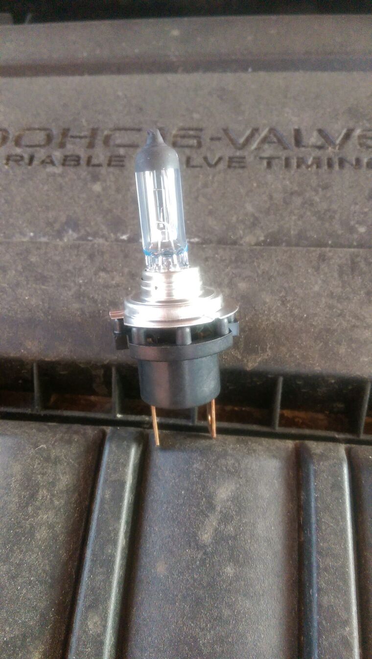 Unknown adaptor for 2009 Mazda 2 headlight Motor Vehicle Maintenance