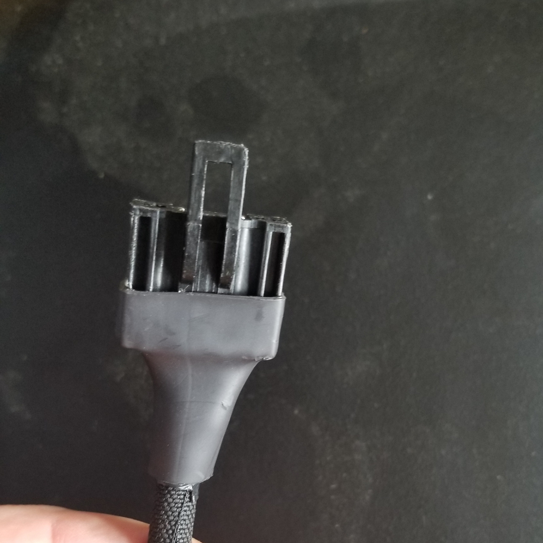 identification - Need to identify 4-way latching connector to seat
