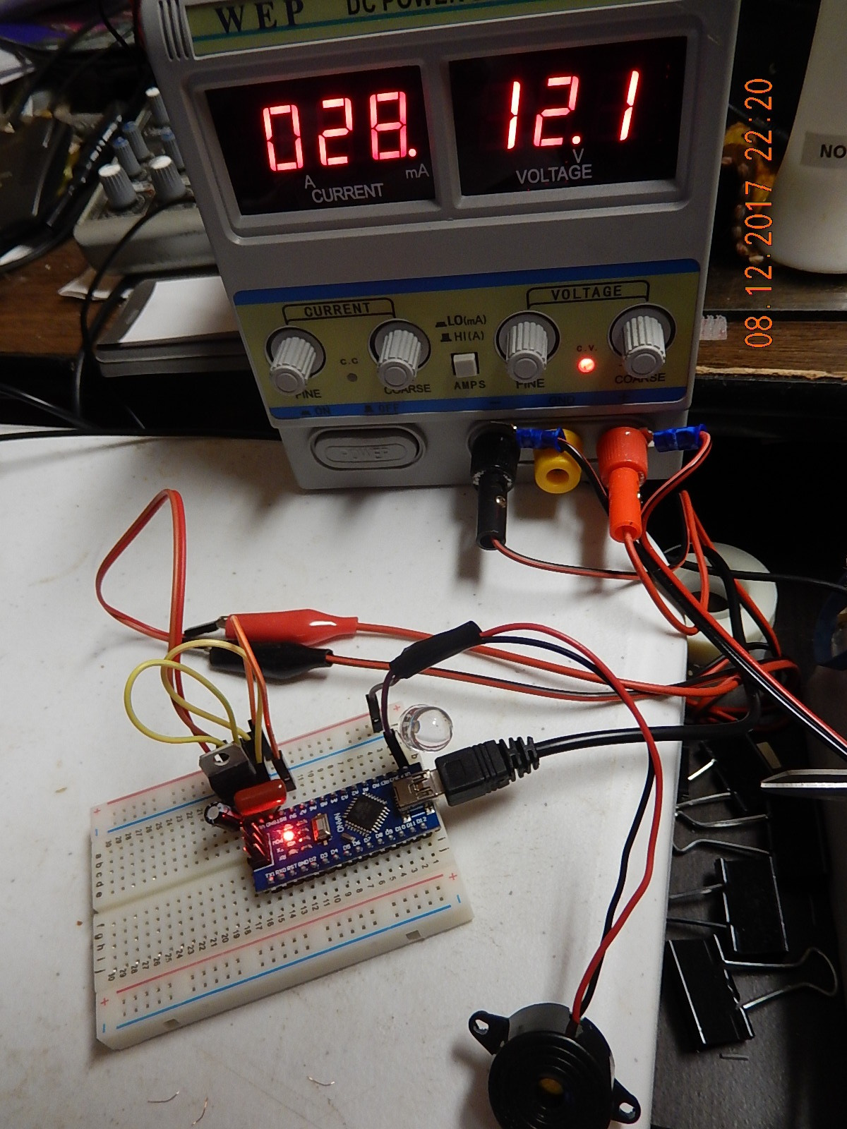 How to place a 7805 voltage regulator on a breadboard? Electrical
