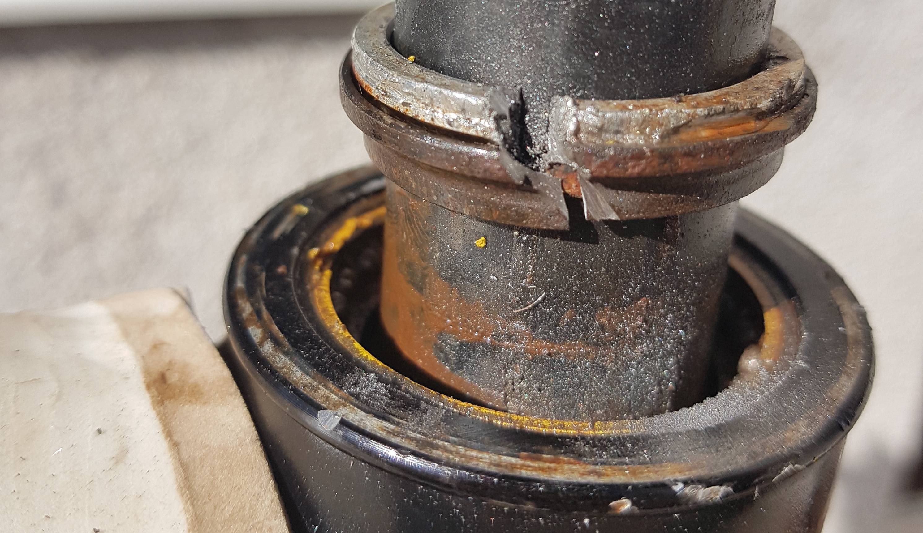 fork How can I remove very stuck headset spacers (alu/carbon